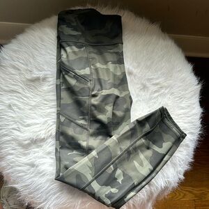 Athleta Camo Contender 7/8 Tight